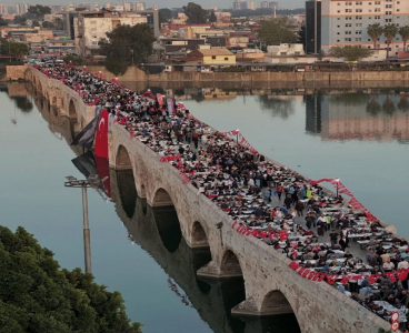Tarihi köprüde TARİHİ İFTAR